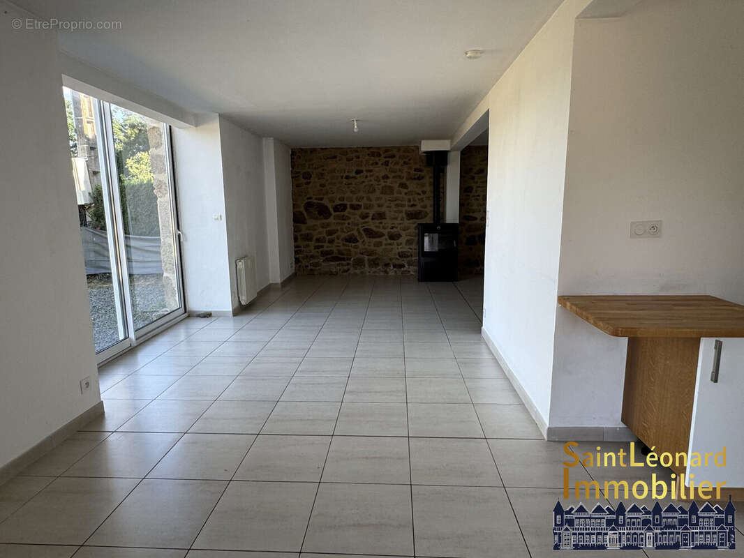 Maison 95 m² à Fougeres  - photo 4