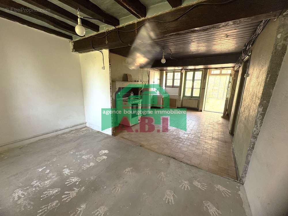58, à 10mns Clamecy dans le charmant village de Asnois Propriété en pierre de pays avec dépendances sur 510m2 - photo 4