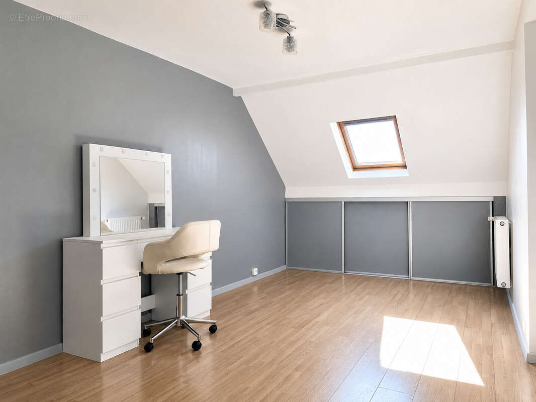 Maison familiale de 125m2 - 4 chambres - quartier certé à trignac - photo 7