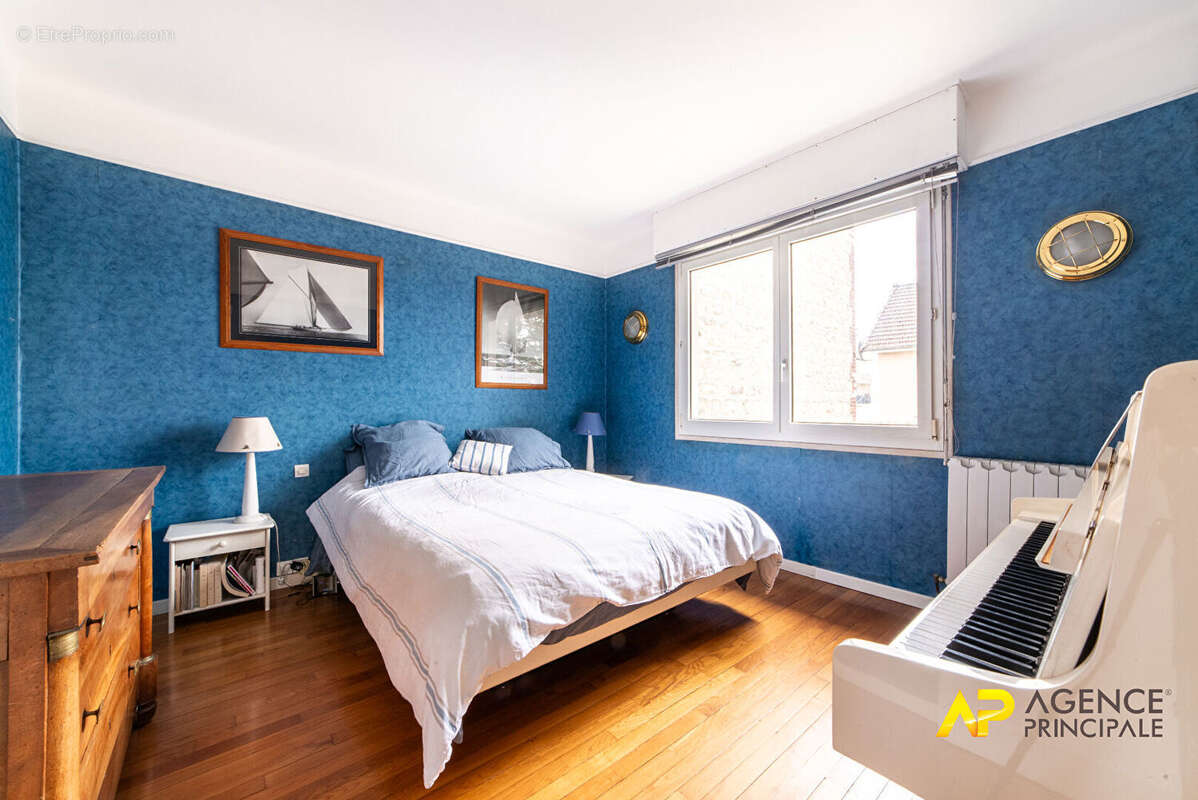 Maison à LA GARENNE-COLOMBES