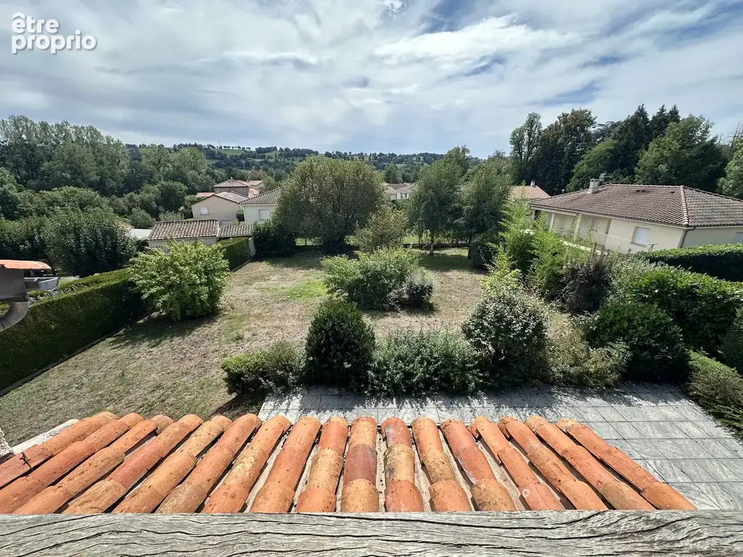 Agréable maison idéalement située à deux pas du Bourg d'Arpajon sur Cère. - photo 12