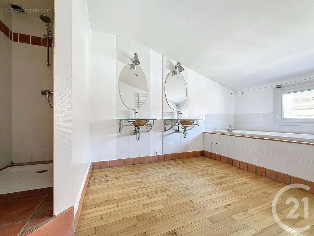 Maison 240 m² à Angouleme  - photo 10