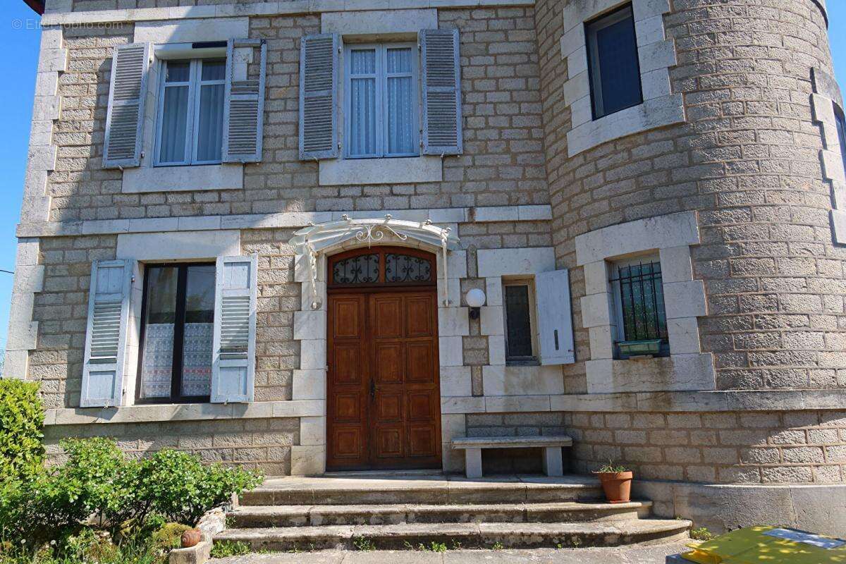 Maison à DANNEMARIE-SUR-CRETE