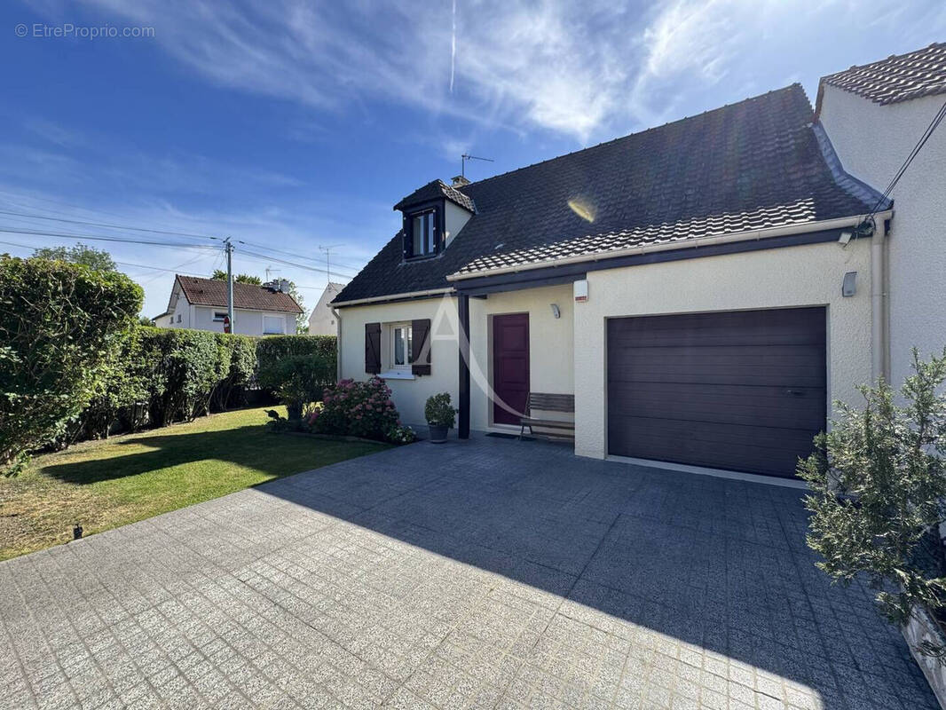 Maison à OZOIR-LA-FERRIERE