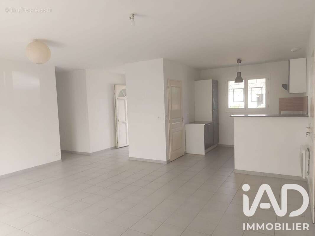 Maison 85 m² à Les Billaux  - photo 3