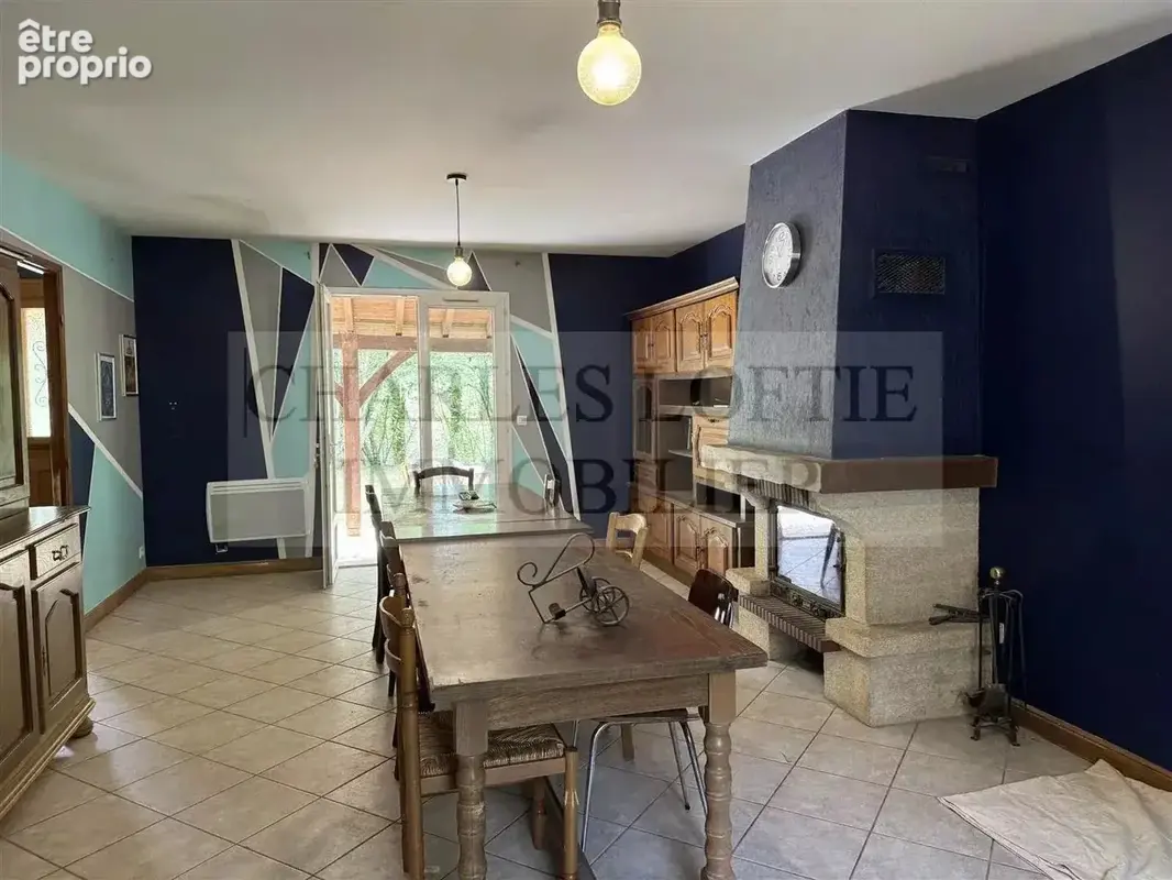Maison familiale avec garage attenant, sur terrain de plus de 4900 m² - photo 4