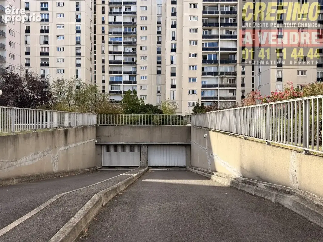 Box à vendre dans résidence sécurisée proche des transports - Agence immobilière CREFIMO - photo 3