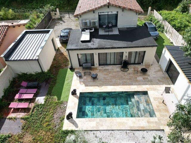 Maison à MONTAIGUT-SUR-SAVE