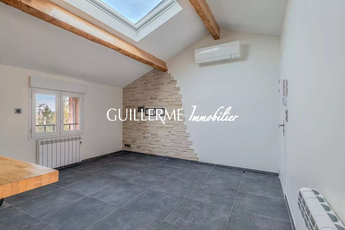 Appartement à GREZIEU-LA-VARENNE