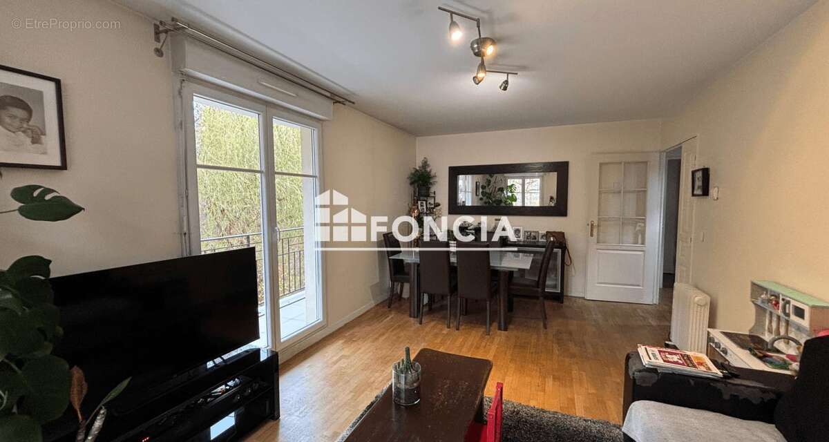 Appartement à LE PLESSIS-TREVISE