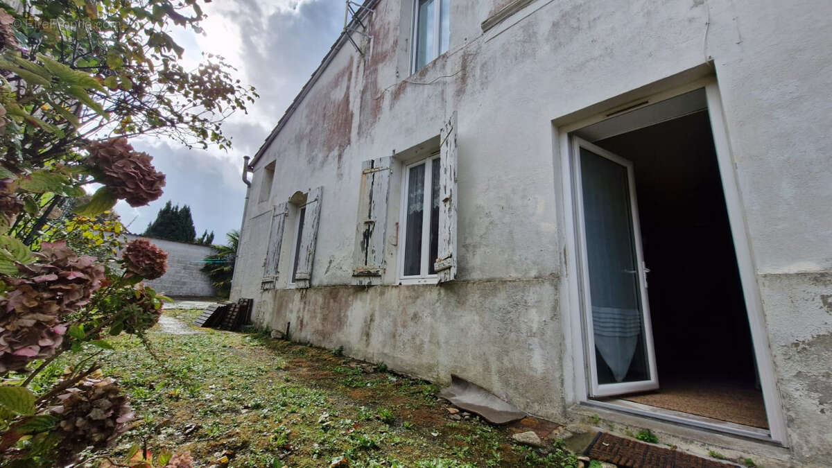 Maison à MORTAGNE-SUR-GIRONDE