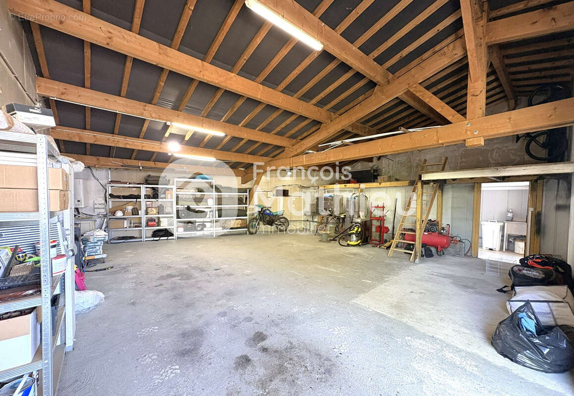 LE PLANTAY - Grande maison 4 chambres et bureau avec grand garage sur 696 m2 de terrain - photo 18