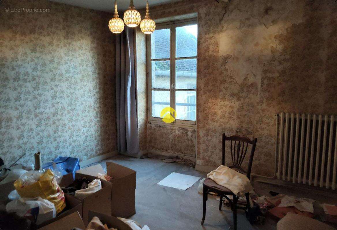 Maison à SAINT-AMAND-MONTROND