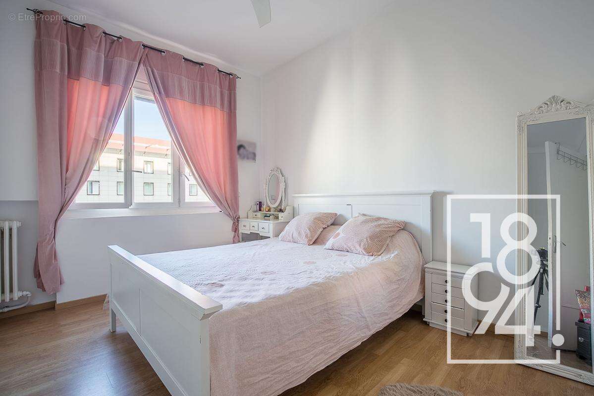 Appartement à MARSEILLE-1E