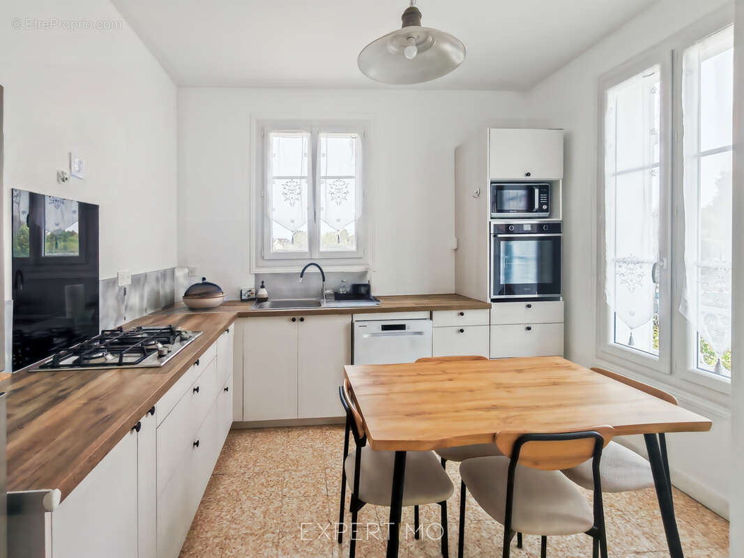Maison de caractère rénovée avec jardin, véranda et garage - photo 7