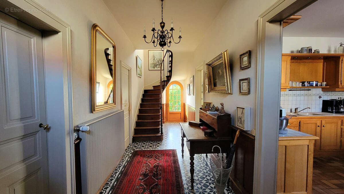 Maison Bourgeoise à vendre sur Jallais - Entre Cholet et Chemillé - Frais d'Agence Réduits ! - photo 4