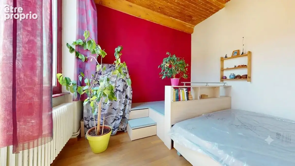 Appartement type Canut de 93m2 en étage élevé au centre de Saint Just - photo 8
