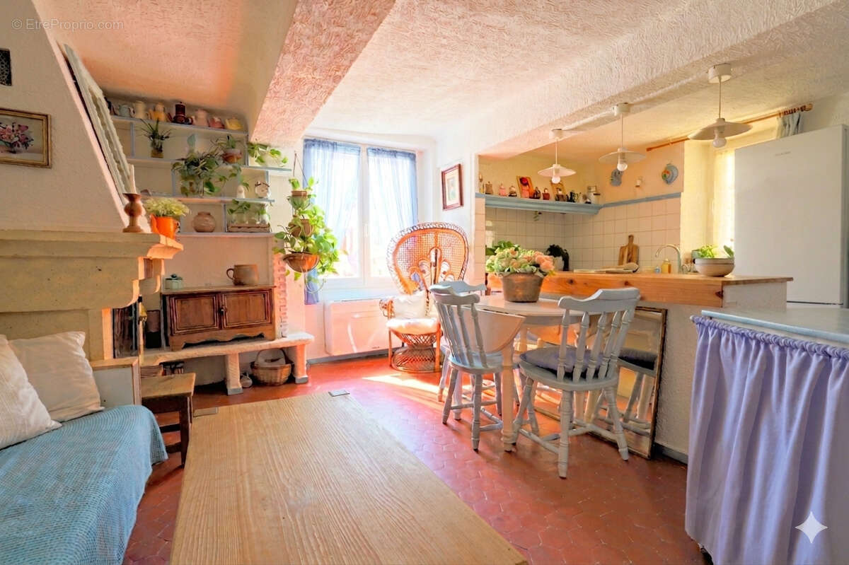 Maison à SOLLIES-TOUCAS