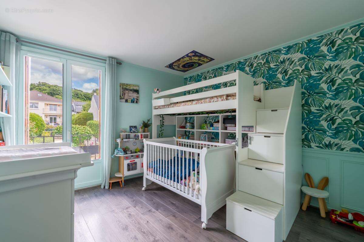 Appartement à VILLE-D'AVRAY