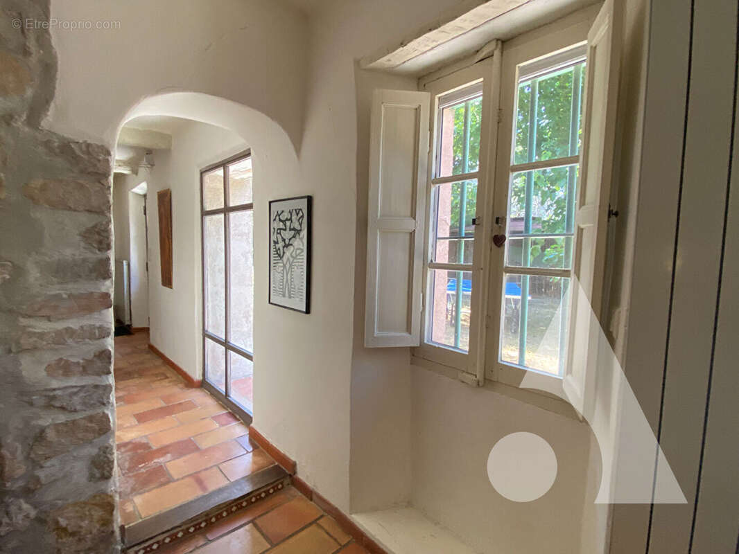 Maison à ENTRECASTEAUX