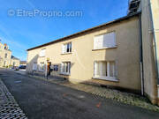 Appartement à THOUARCE