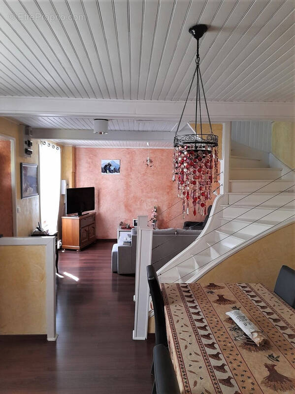 Maison à BOURG-DE-THIZY