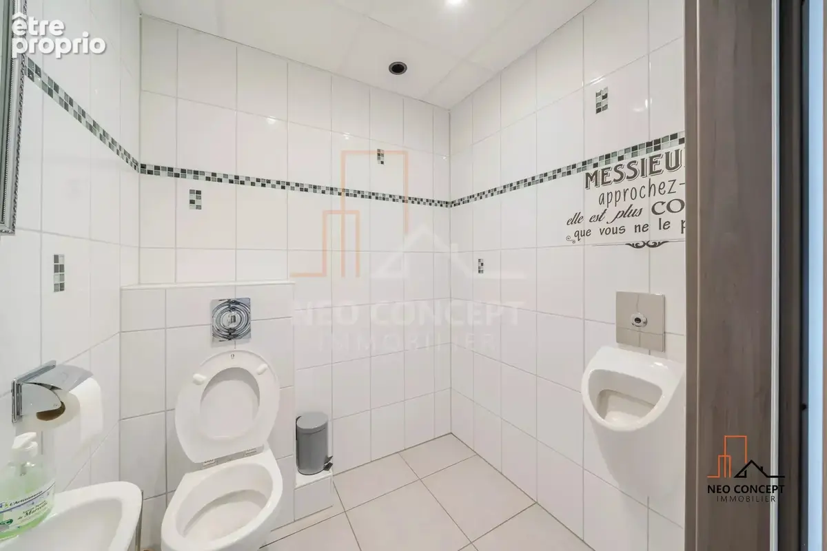 * ROPPENHEIM * Opportunité rare de vente d'un batiment avec vitrine commerciale, bureaux + Hall de stockage ! * - photo 5