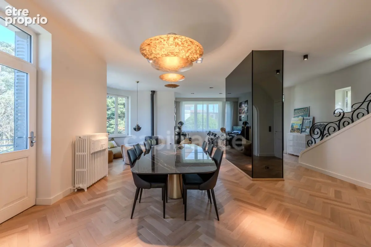 Une propriété de caractère, discrète et élégante, où le charme de la Belle Époque rencontre le confort d’une rénovation récente - photo 10