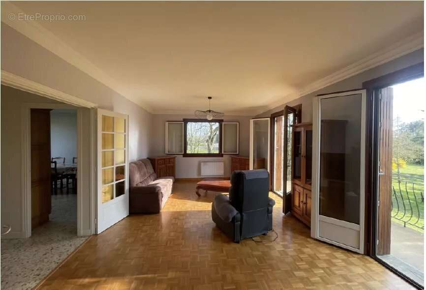 Maison à LIGNY-LE-CHATEL