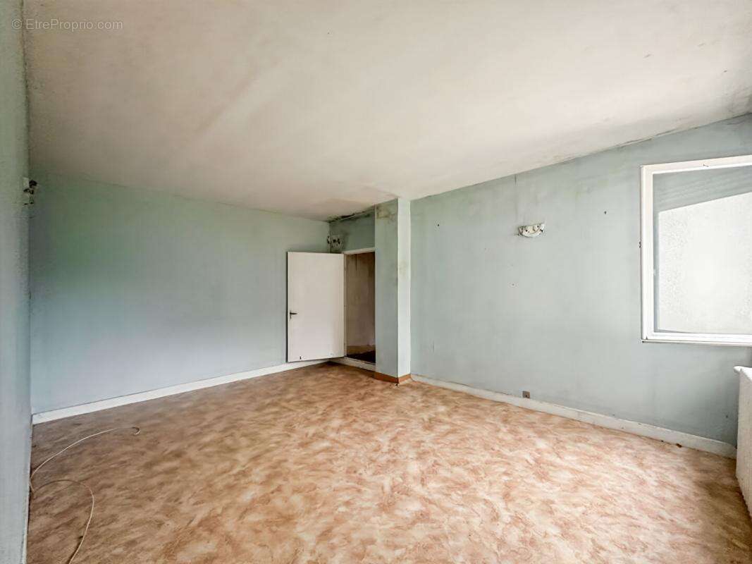 Maison à MAUBERT-FONTAINE