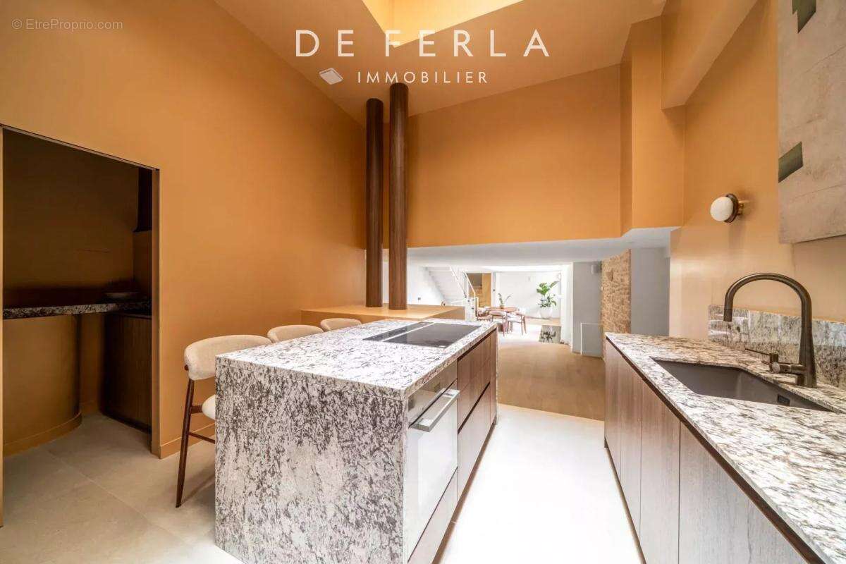 Appartement à PARIS-7E