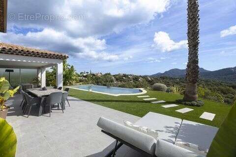 Maison à MANDELIEU-LA-NAPOULE