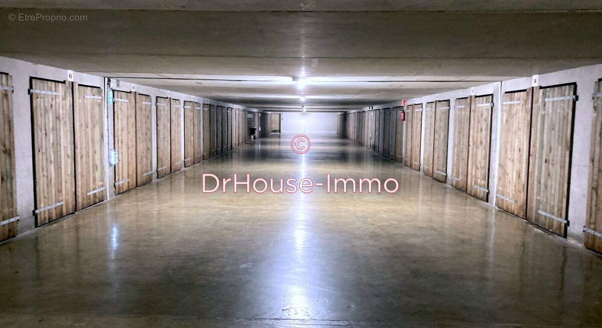 Parking à PLOUBAZLANEC