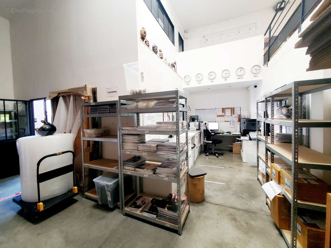 Commerce à EGUILLES