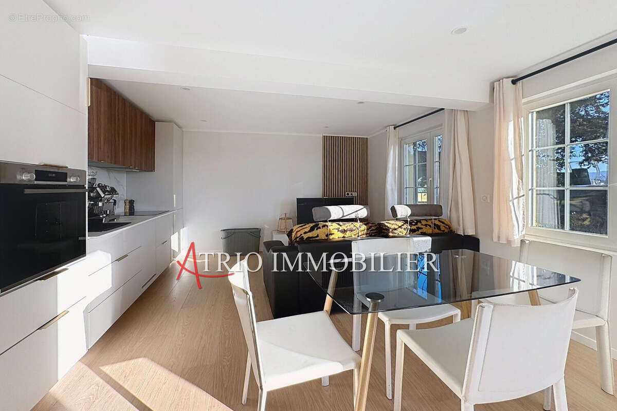 Appartement à SAINT-LAURENT-DU-VAR