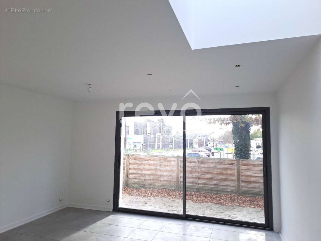 Appartement à PELLOUAILLES-LES-VIGNES