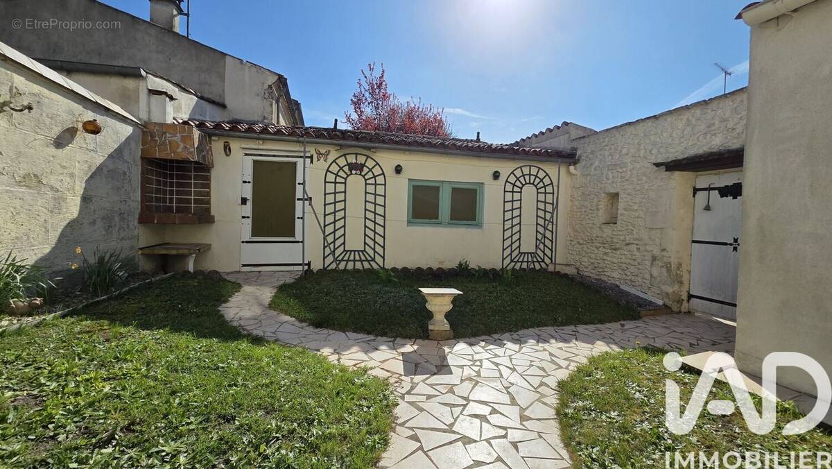 Photo 1 - Maison à COGNAC