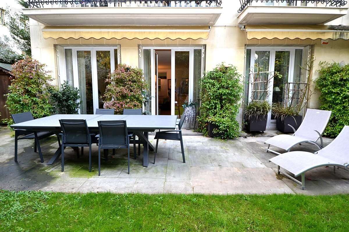 Appartement à NEUILLY-SUR-SEINE