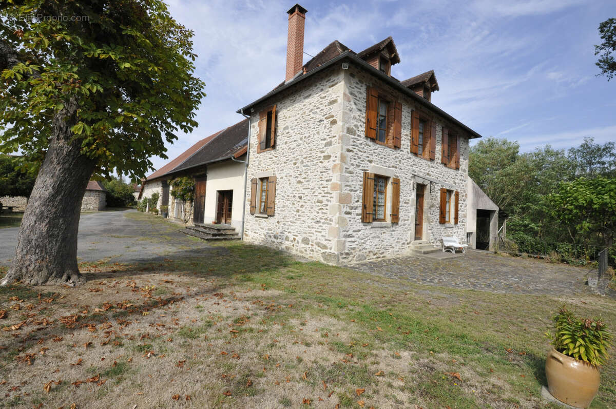 Maison à SAINT-PRIEST-LIGOURE