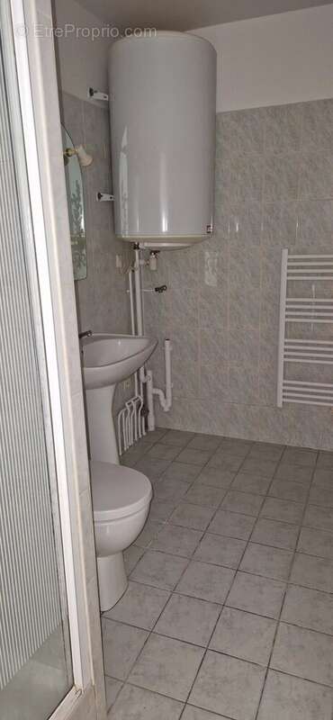 Appartement à VENEUX-LES-SABLONS