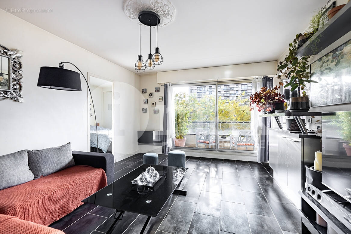 Appartement à COURBEVOIE