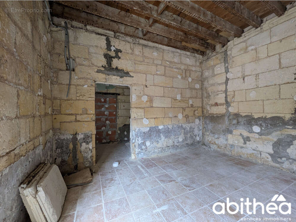 Immeuble à rénover de 143 m2 en plein centre de Libourne ! - photo 4