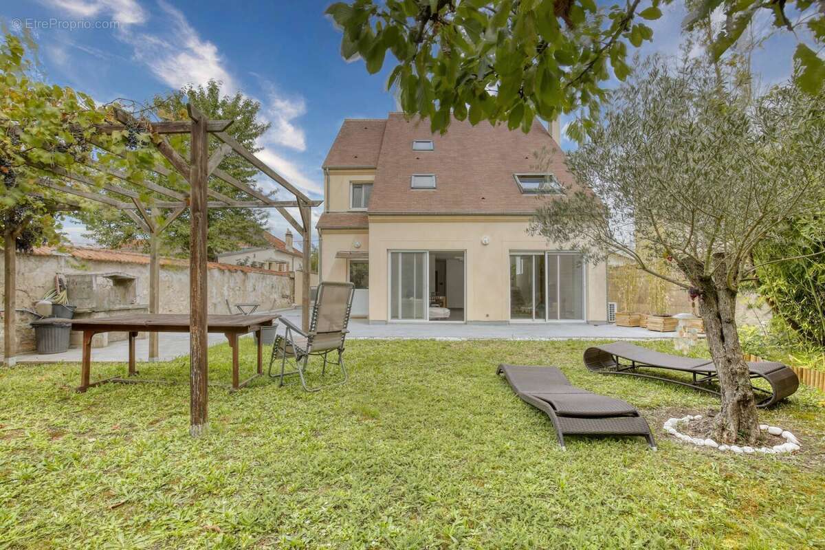 Maison à SAINT-MAUR-DES-FOSSES