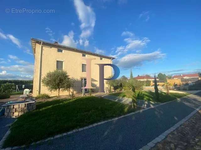 Maison à POUILLY-SOUS-CHARLIEU