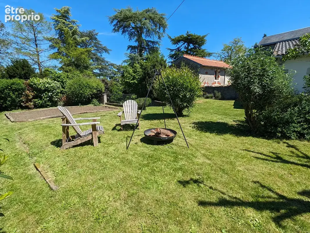 Maison 10 pièces 257 m² à vendre à Champagne-Saint-Hilaire (86160) - photo 2