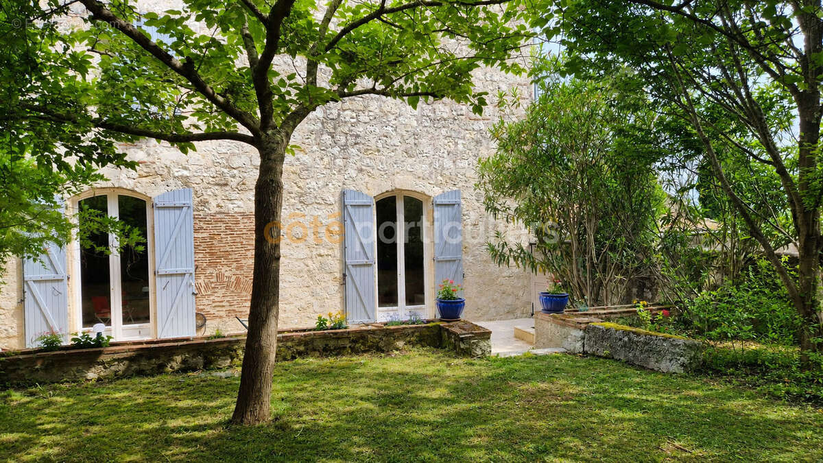 Maison de village en pierre 265 m² jardins piscinables + garage - photo 13