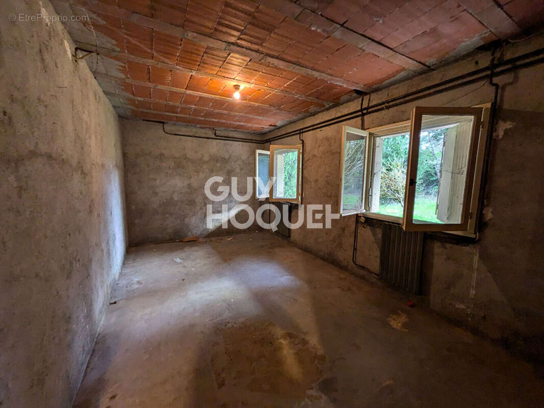 Maison à LAROQUE-DES-ARCS