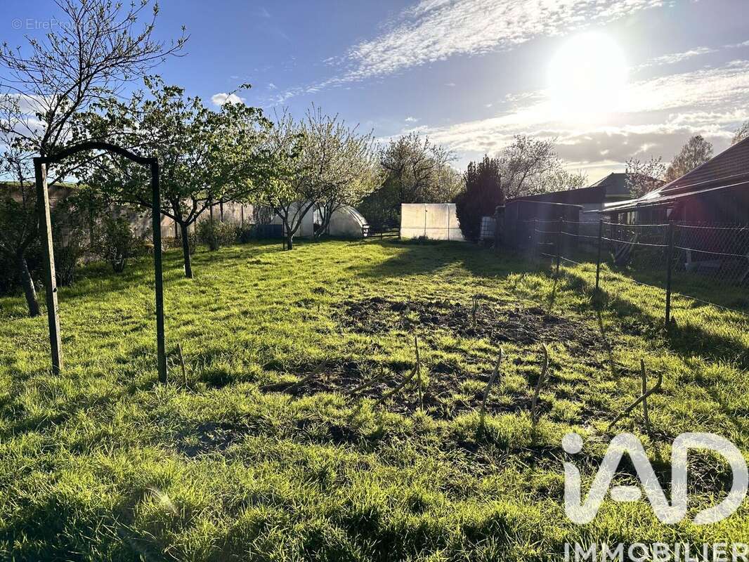 Photo 2 - Terrain à LE CHATELET-SUR-SORMONNE