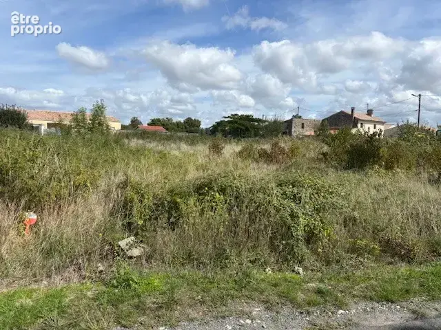 Photo Terrain à Champdolent au prix de 34 000€