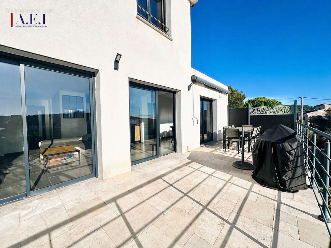 *Sanary - Maison récente avec piscine - photo 7